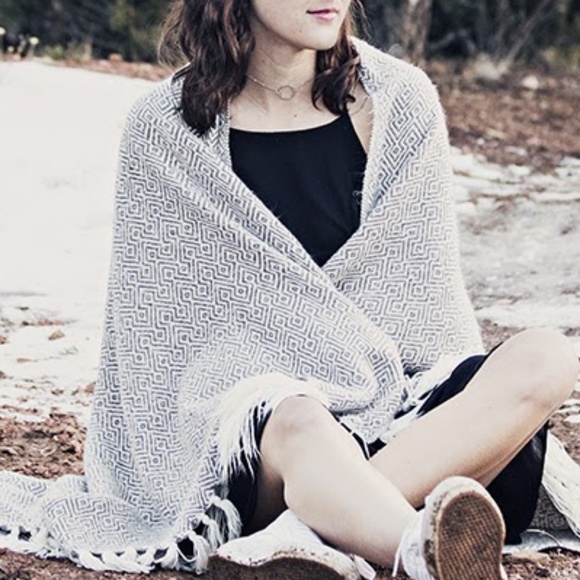 Little black dress, open strappy back - Picture 2 of 5